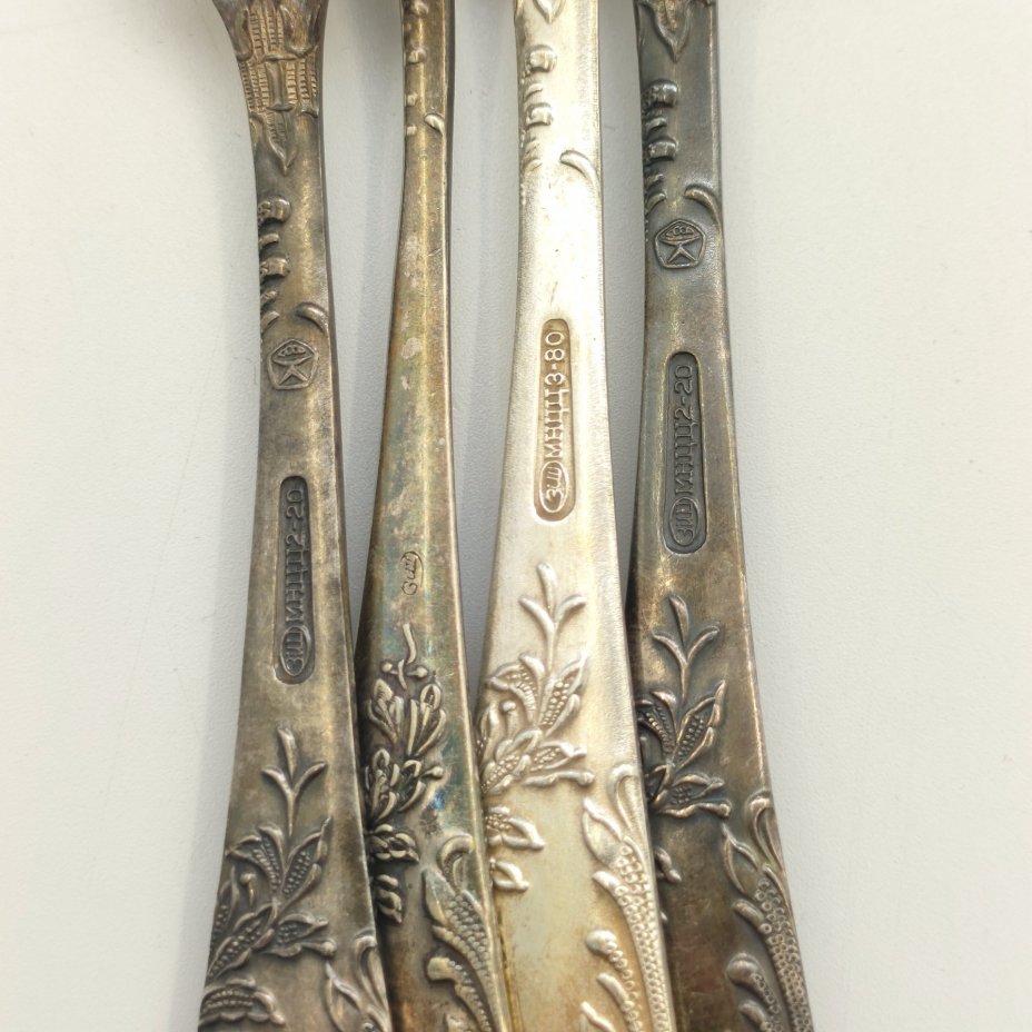 Набор из 4-х десертных вилок, украшенных растительным декором, мНЦ (медь-никель-цинк), Вольнянский завод столовых приборов им. Шевченко (ЗiШ, ЗиШ), СССР, 1960-1990 гг.