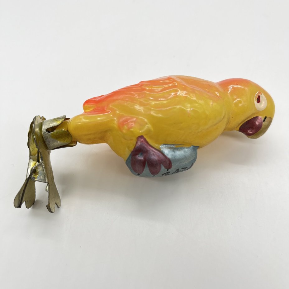 Игрушка ёлочная на прищепке "Попугай с ватой" (из набора "Доктор Айболит"), стекло, краска, металл, Завод стеклянных ёлочных украшений и оптических изделий, г. Москва, СССР, 1950-1960 гг.