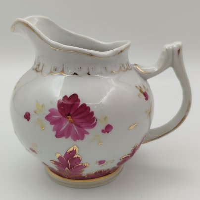 Молочник из сервиза "Барбарис" (пурпурный), автор Е.П. Смирнов, фарфор, роспись, золочение, Дмитровский фарфоровый завод (ДФЗ Вербилки), СССР, 1954-1965 гг.