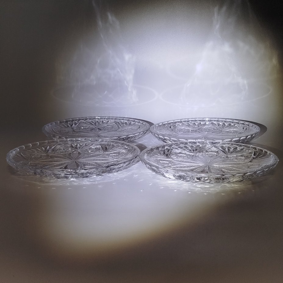 Набор из 4-х блюдец (тарелок), декорированных рельефным геометрическим декором, стекло, пресс, резьба, СССР, 1970-1990 гг.