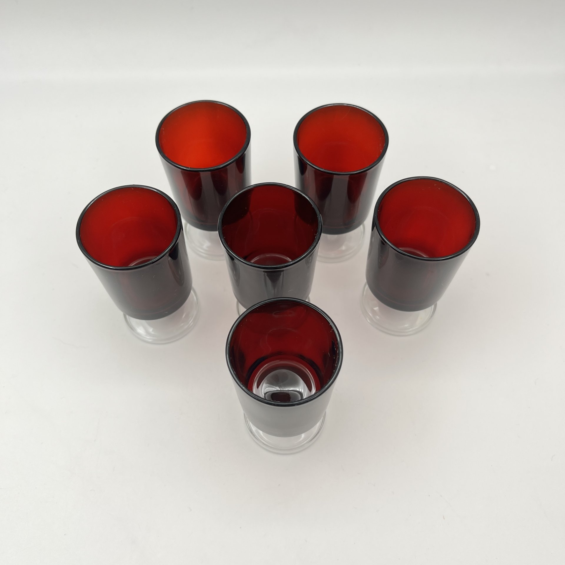 Набор рюмок алого цвета на 6 персон, стекло, Luminarc, Франция, 1970-1990 гг., Luminarc
