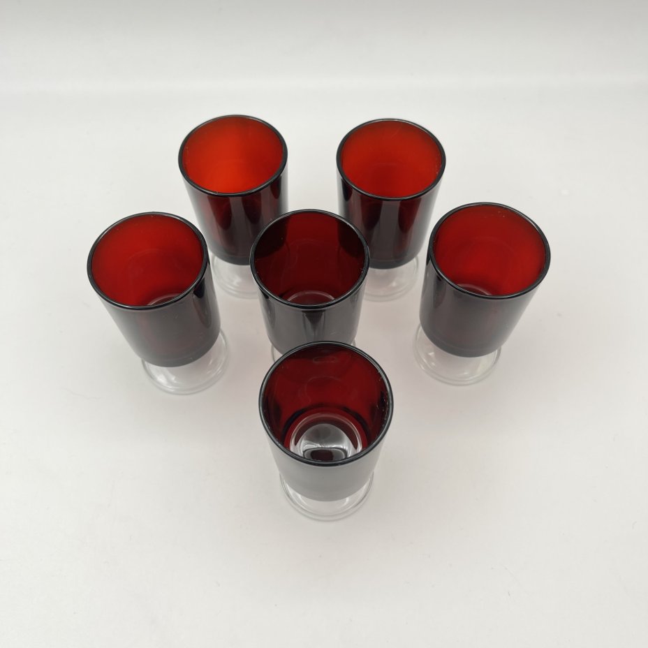 Набор рюмок алого цвета на 6 персон, стекло, Luminarc, Франция, 1970-1990 гг., Luminarc