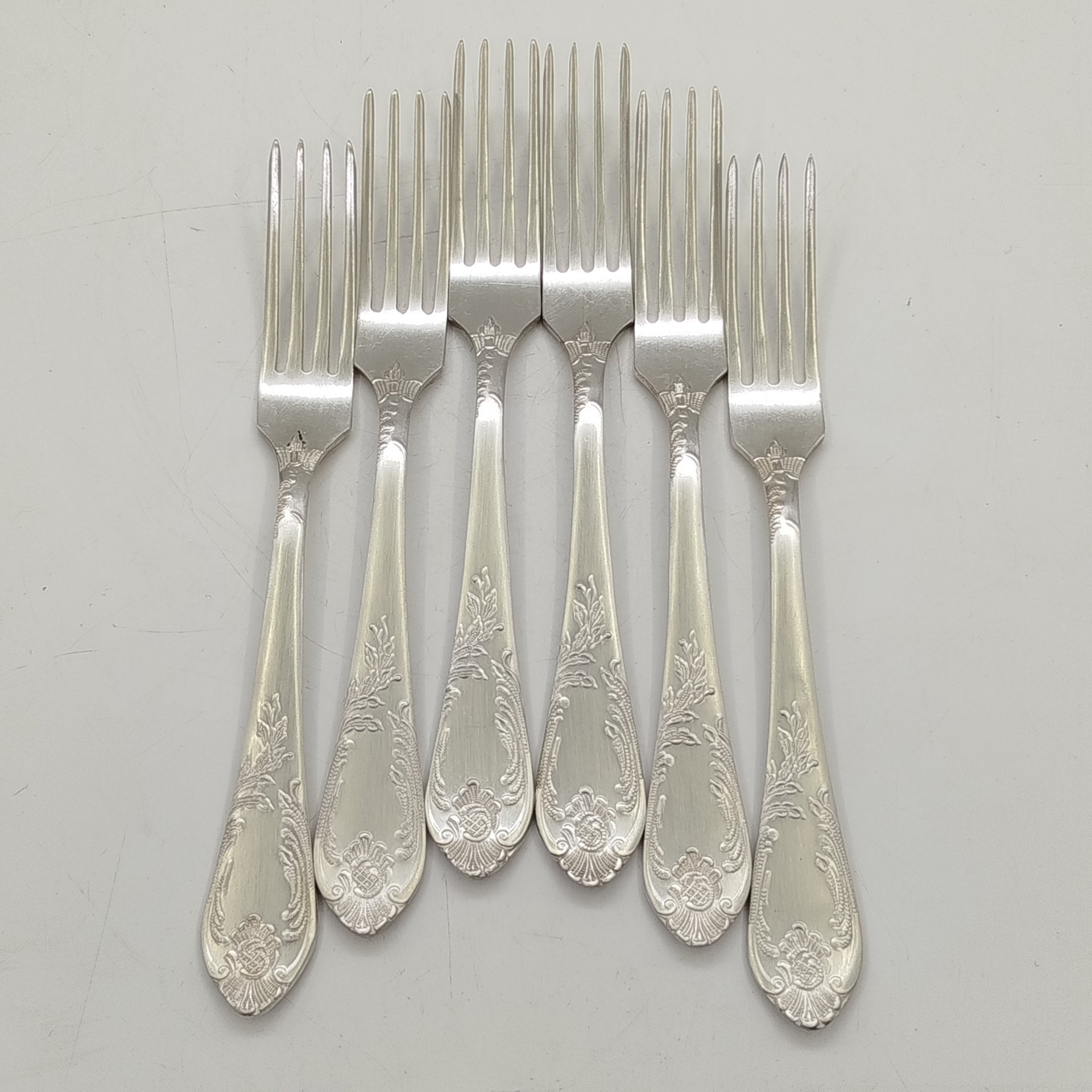 Набор из шести десертных вилок с растительным декором, мНЦ (медь-никель-цинк), Вольнянский завод столовых приборов им. Шевченко (ЗiШ, ЗиШ), СССР, 1960-1980 гг.