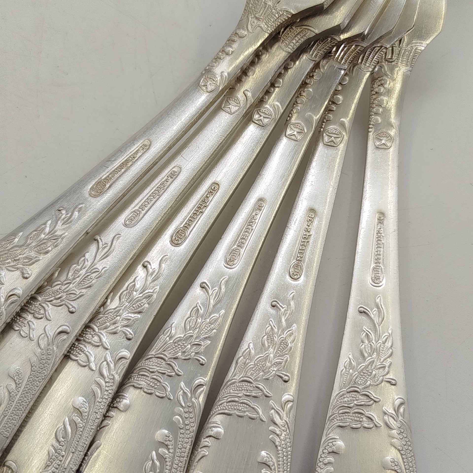 Набор из шести десертных вилок с растительным декором, мНЦ (медь-никель-цинк), Вольнянский завод столовых приборов им. Шевченко (ЗiШ, ЗиШ), СССР, 1960-1980 гг.