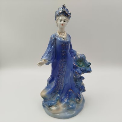 Статуэтка «Хозяйка Медной горы», скульптор Л.Н. Шушканова, фарфор, роспись, золочение, Турыгинский фарфоровый завод артели «Художественная керамика» (Гжель), СССР, 1950-1960 гг.