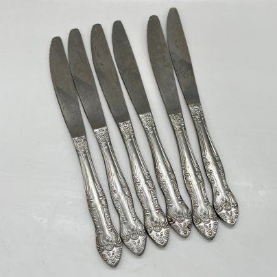 Набор из 6-ти столовых ножей, украшенных флоральным декором, нержавеющая сталь, Павловский завод художественных металлоизделий им. С.М. Кирова, СССР, 1973-1991 гг.