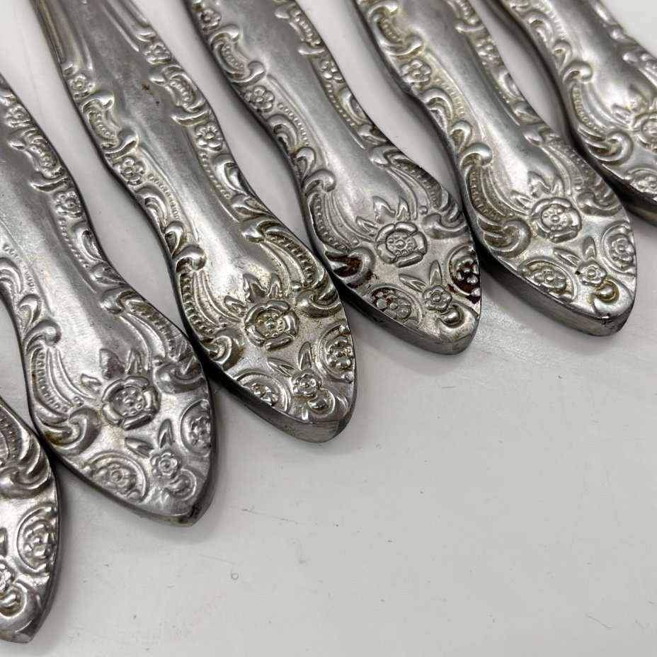 Набор из 6-ти столовых ножей, украшенных флоральным декором, нержавеющая сталь, Павловский завод художественных металлоизделий им. С.М. Кирова