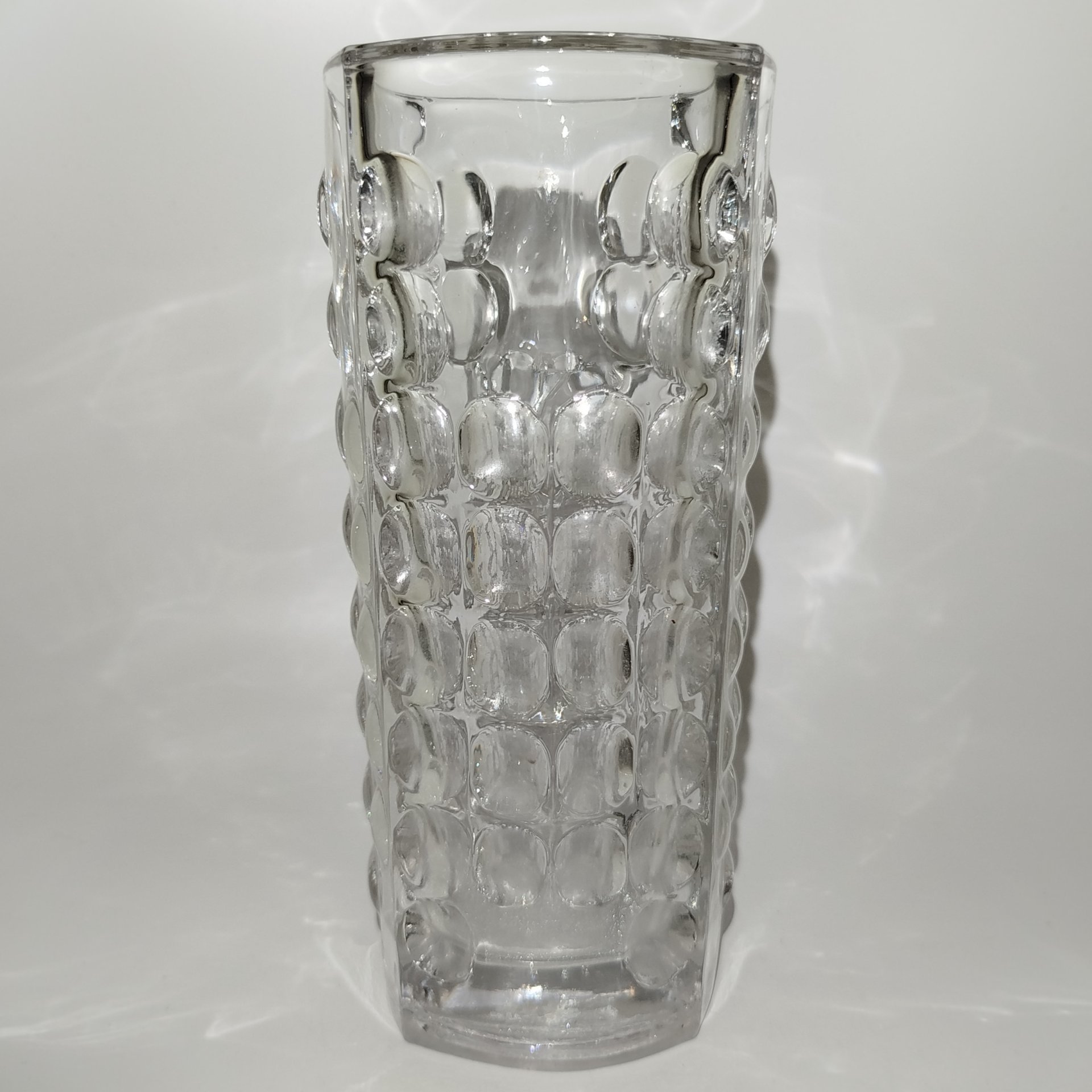 Ваза с эффектом линзы, автор Rudolf Jurnikl (Рудольф Юрникл),  завод Rudolfova Hut Dubi Glassworks, стекло, Чехословакия, 1960-1970 гг.