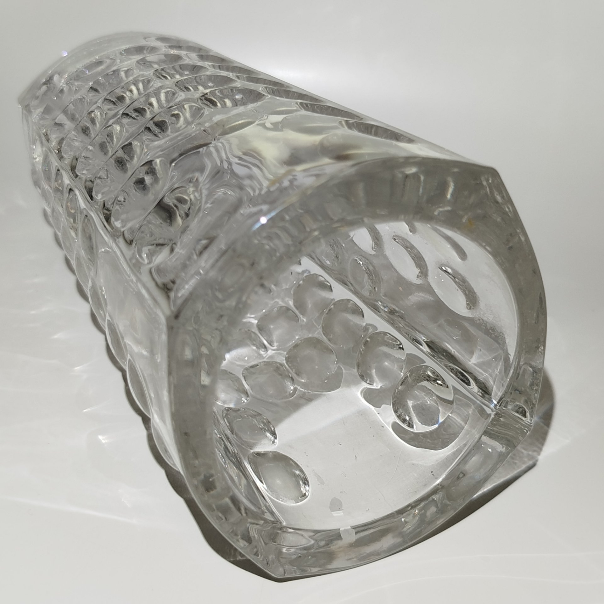 Ваза с эффектом линзы, автор Rudolf Jurnikl (Рудольф Юрникл),  завод Rudolfova Hut Dubi Glassworks, стекло, Чехословакия, 1960-1970 гг.