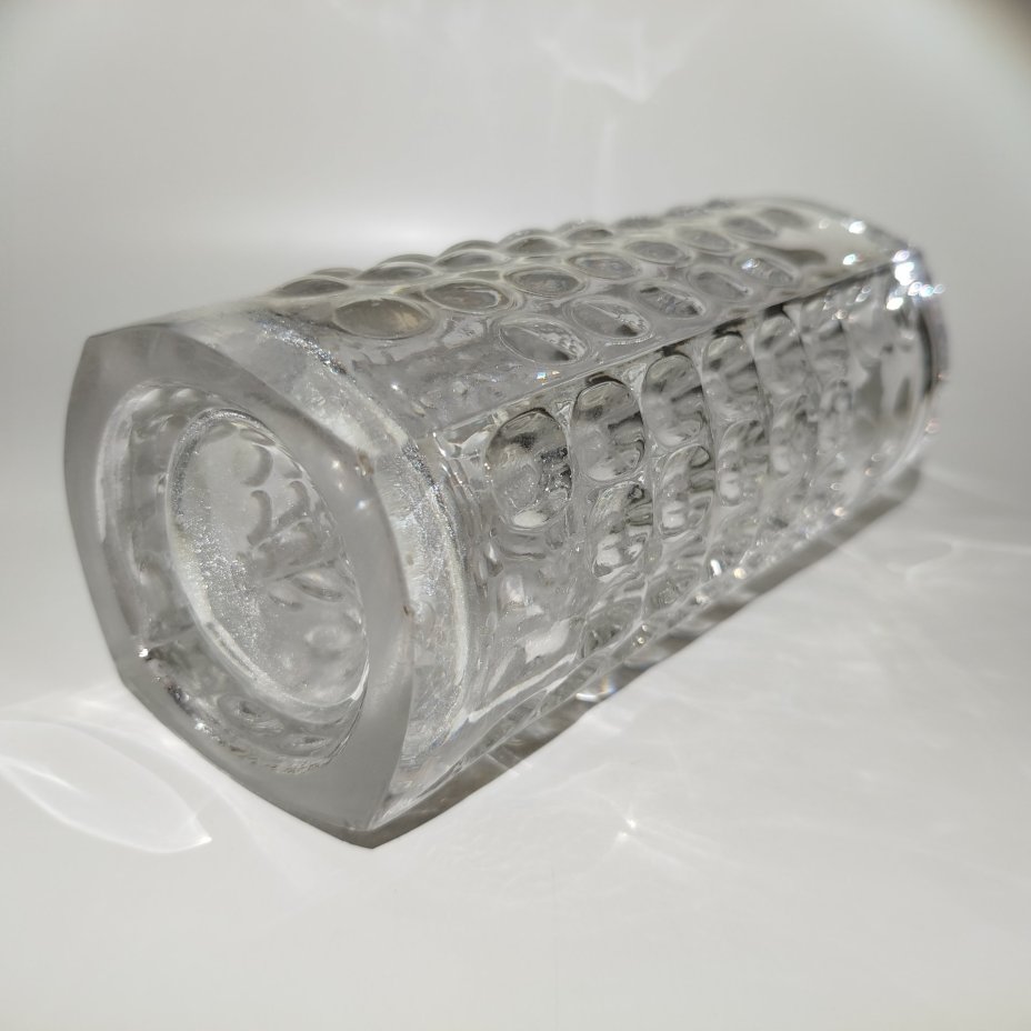 Ваза с эффектом линзы, автор Rudolf Jurnikl (Рудольф Юрникл),  завод Rudolfova Hut Dubi Glassworks