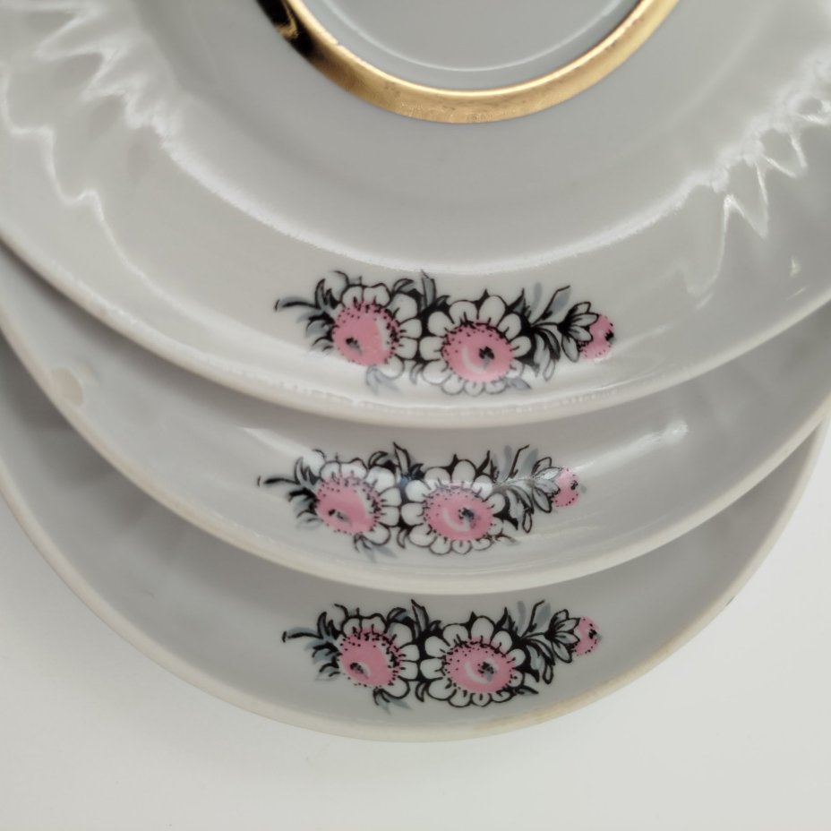 Набор из 6-ти чайных пар с цветочным декором, фарфор, деколь, золочение, Рижский фарфорово-фаянсовый завод, СССР, 1970-1980 гг.