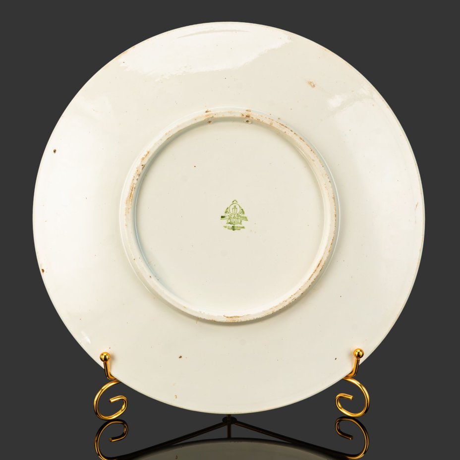 Блюдо "Главный павильон ВСХВ. 1939 г.", автор Т.З. Подрябинников, фаянс, трафарет, деколь с подрисовкой, золочение, Конаковский фаянсовый завод им. М.И. Калинина (ЗиК Конаково), СССР, 1939-1946 гг.