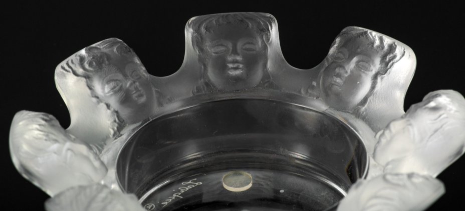 Пепельница с декором в виде женских головок, хрусталь, матирование, Lalique (Лалик), Франция, 1970-1990 гг.