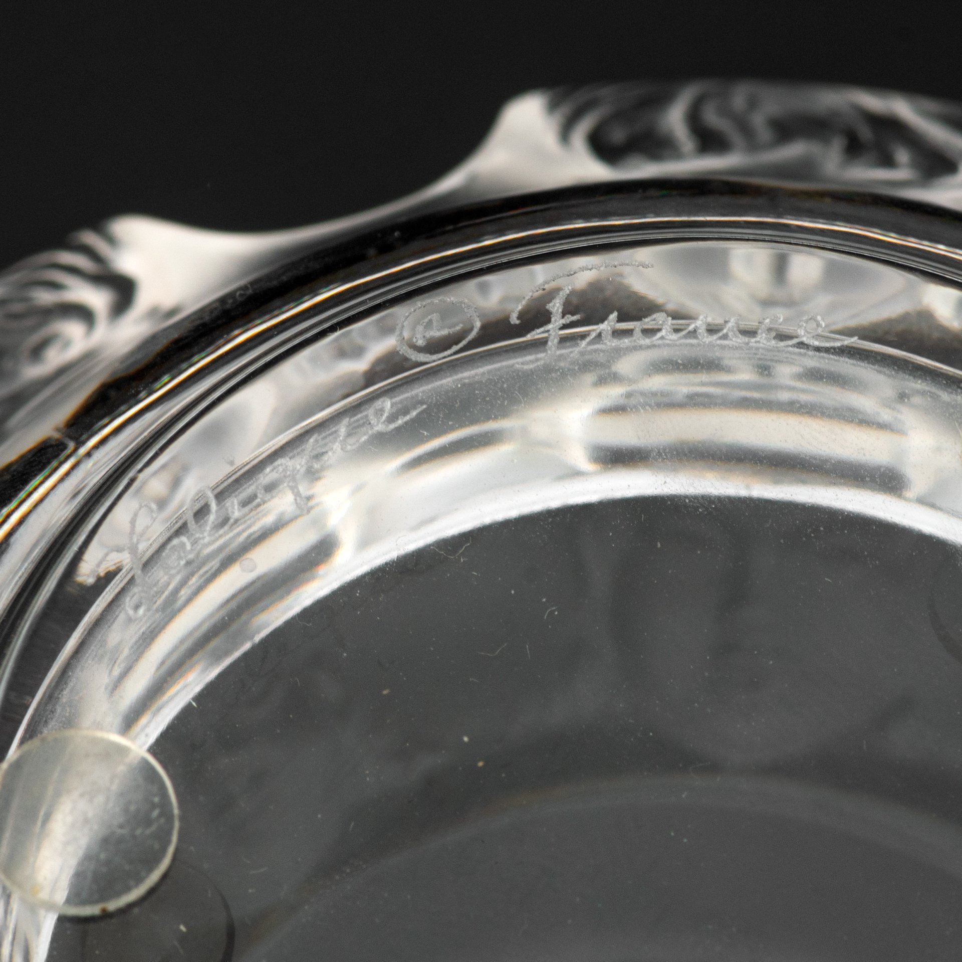 Пепельница с декором в виде женских головок, хрусталь, матирование, Lalique (Лалик), Франция, 1970-1990 гг.