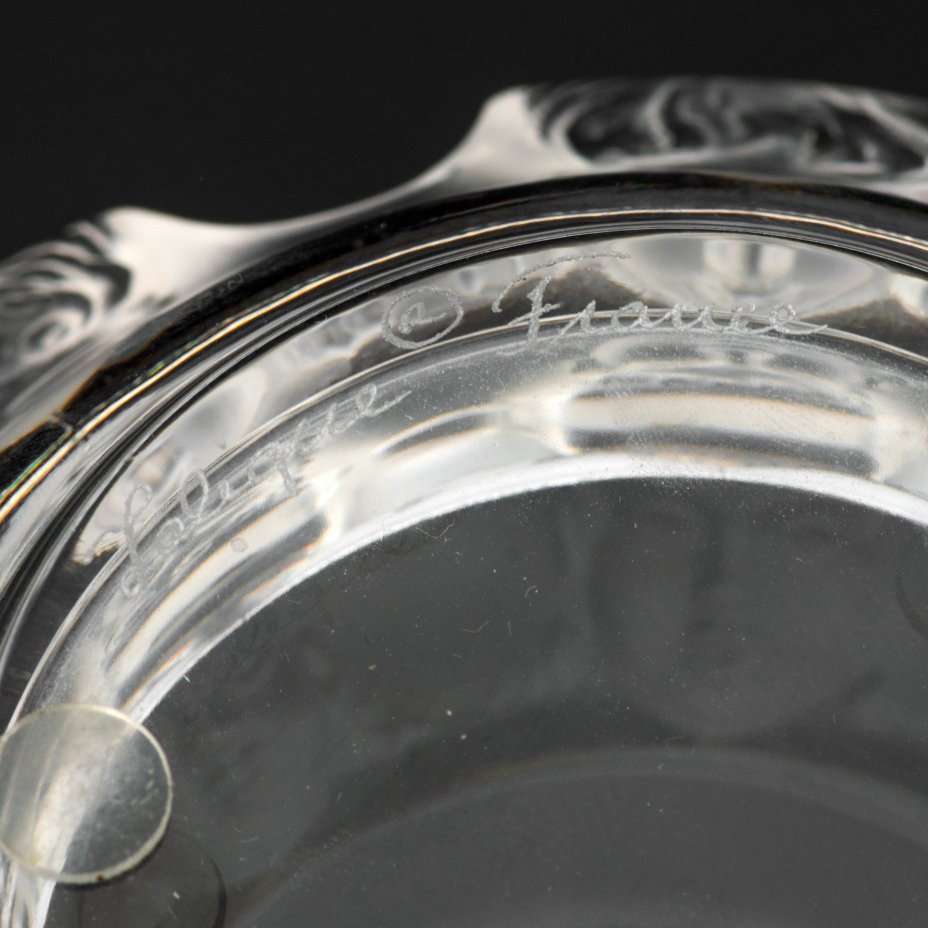 Пепельница с декором в виде женских головок, Lalique (Лалик)