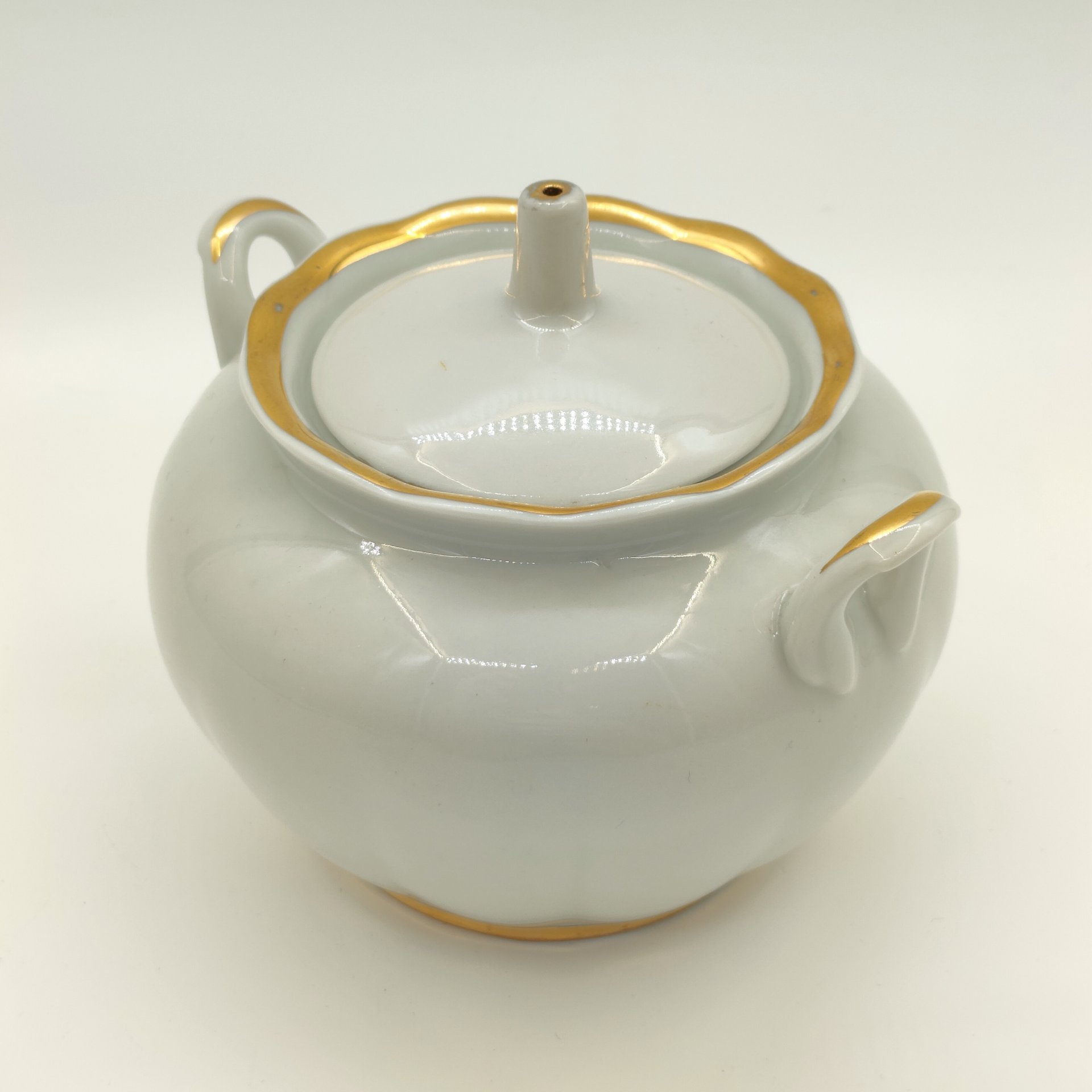 Сахарница с лаконичным декором, фарфор, золочение, Дмитровский фарфоровый завод (ДФЗ Вербилки), СССР, 1954-1965 гг.