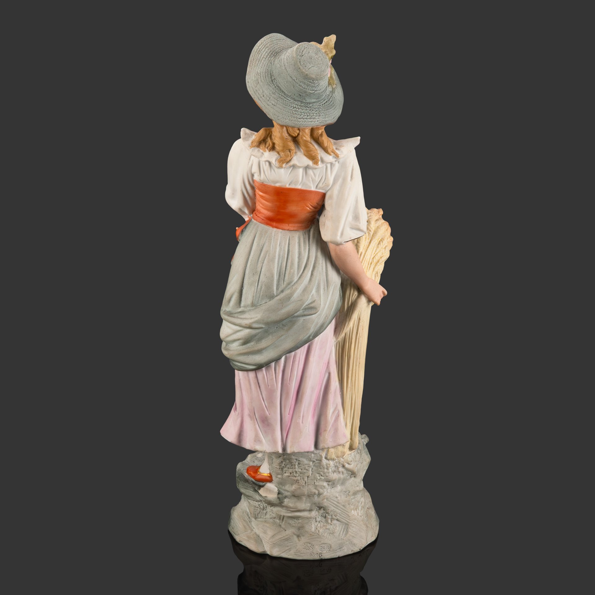 Статуэтка "Девушка со снопом", бисквит, роспись, золочение, Samson, Edmé et Cie, Франция, 1940-1969 гг.