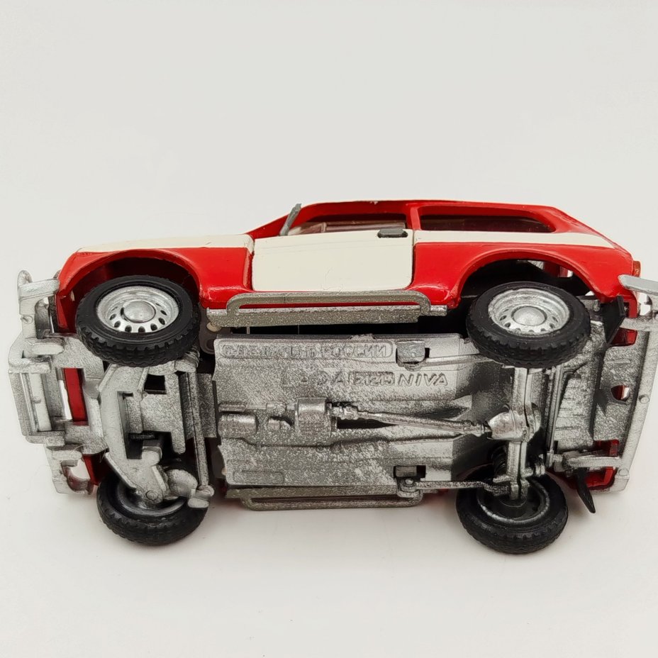 Модель автомобиля в масштабе 1:43 "LADA 21213 Niva" (авторская версия)