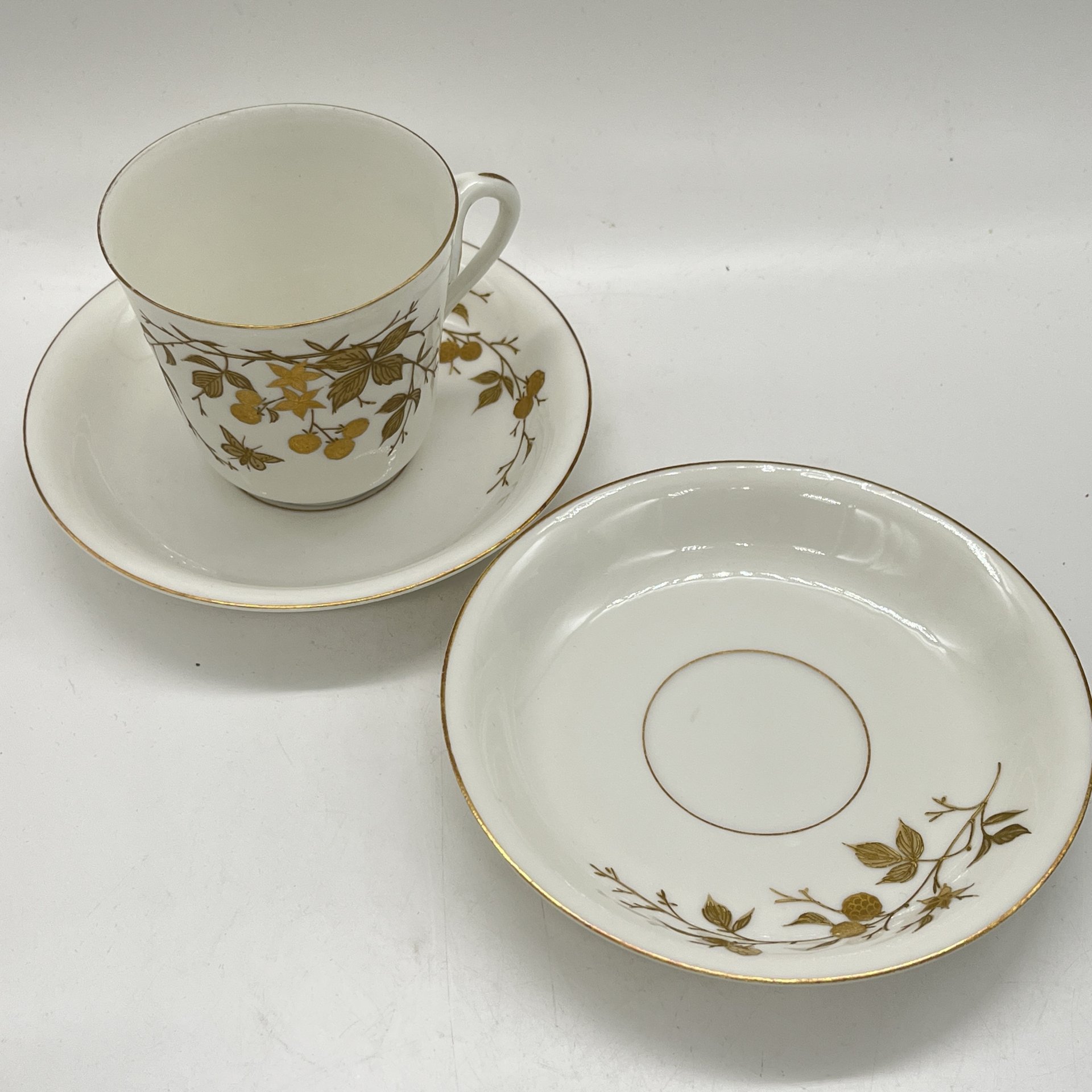 Чайная пара и блюдце с цветочным декором, фарфор, эмалевая роспись, золочение, Западная Европа, 1890-1920 гг.