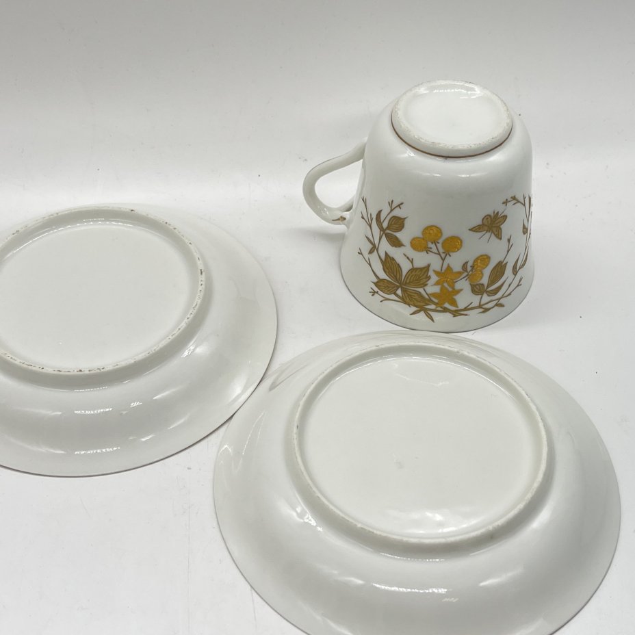 Чайная пара и блюдце с цветочным декором