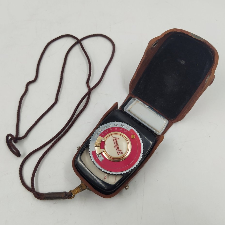 Экспонометр фотоэлектрический "Ленинград 2" (типа Ю11/2) в оригинальной коробке, пластик, металл, кожа, картон, Завод «Вибратор», г. Ленинград, СССР, 1962 г.