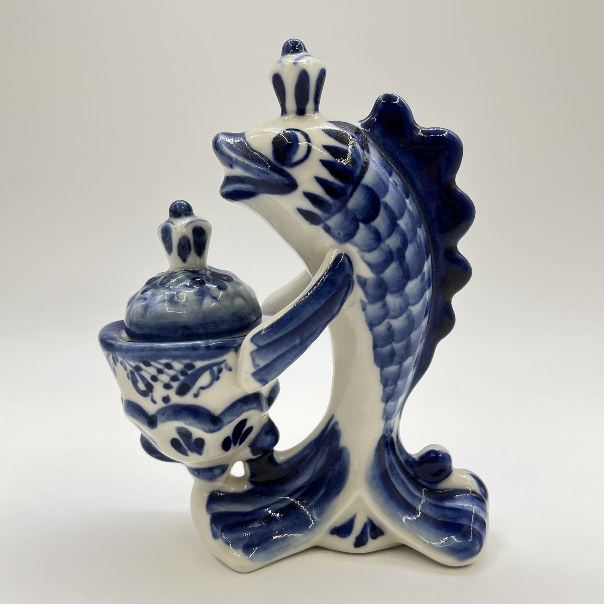 Солонка "Золотая рыбка", фарфор, роспись, Объединение «Гжель», Россия, 2000-2010 гг.