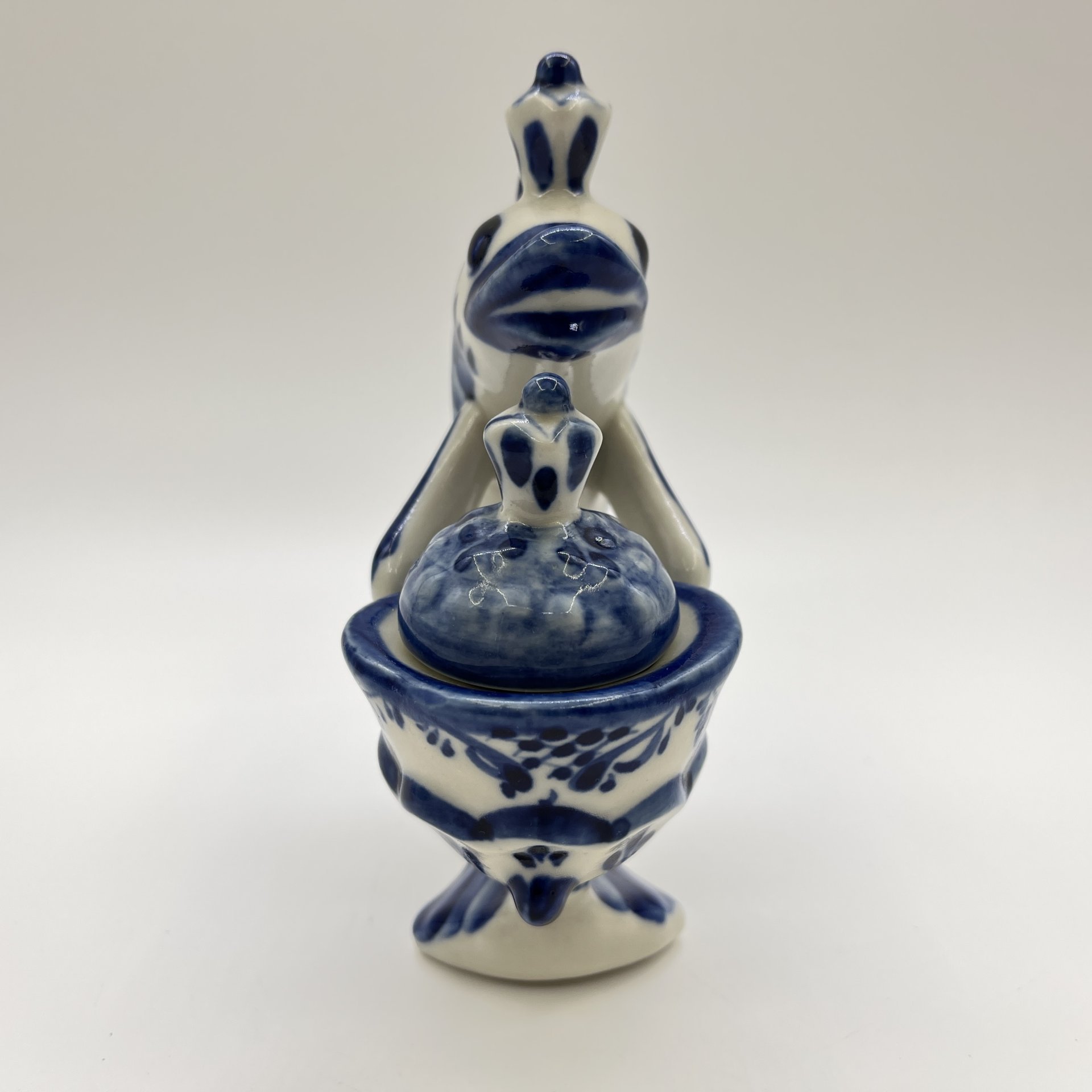 Солонка "Золотая рыбка", фарфор, роспись, Объединение «Гжель», Россия, 2000-2010 гг.