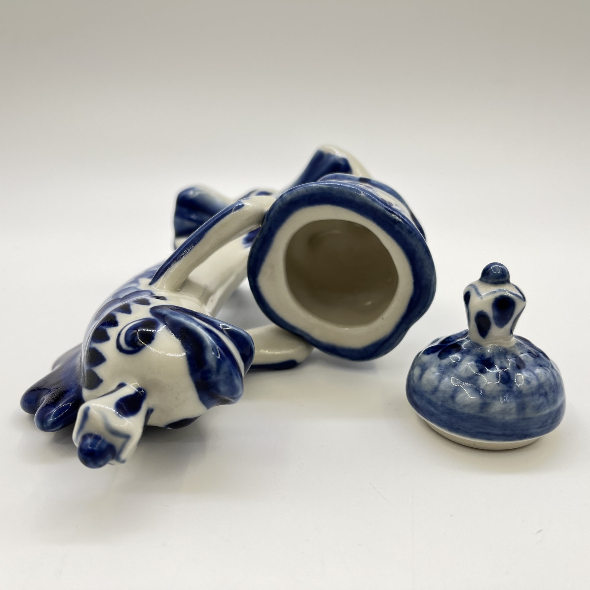 Солонка "Золотая рыбка", фарфор, роспись, Объединение «Гжель», Россия, 2000-2010 гг.