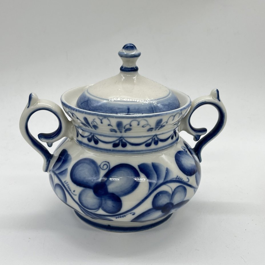 Сахарница с расписным цветочным декором, фарфор, роспись, Объединение «Гжель», СССР, 1970-1980 гг.