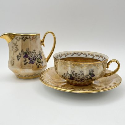 Набор из чайной пары и молочника, украшенных цветочным декором, фарфор, деколь, крытье, золочение, Carlsbad, Чехия, 1993-2010 гг.