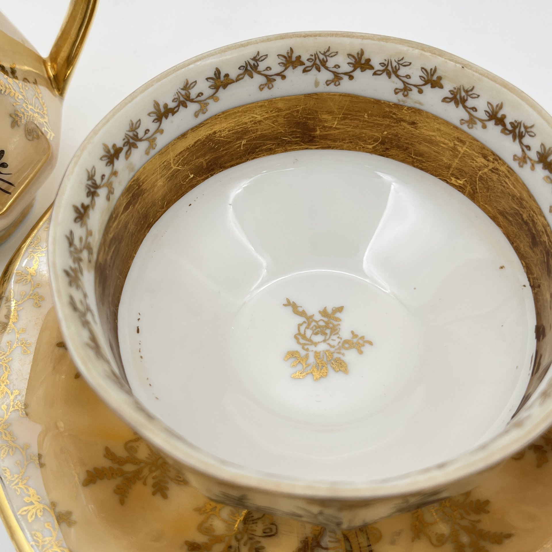 Набор из чайной пары и молочника, украшенных цветочным декором, фарфор, деколь, крытье, золочение, Carlsbad, Чехия, 1993-2010 гг.