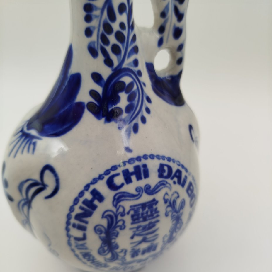 Кувшин с растительным декором "Linh Chi Dai Bo", фаянс, роспись, Вьетнам, 1980-1990 гг.