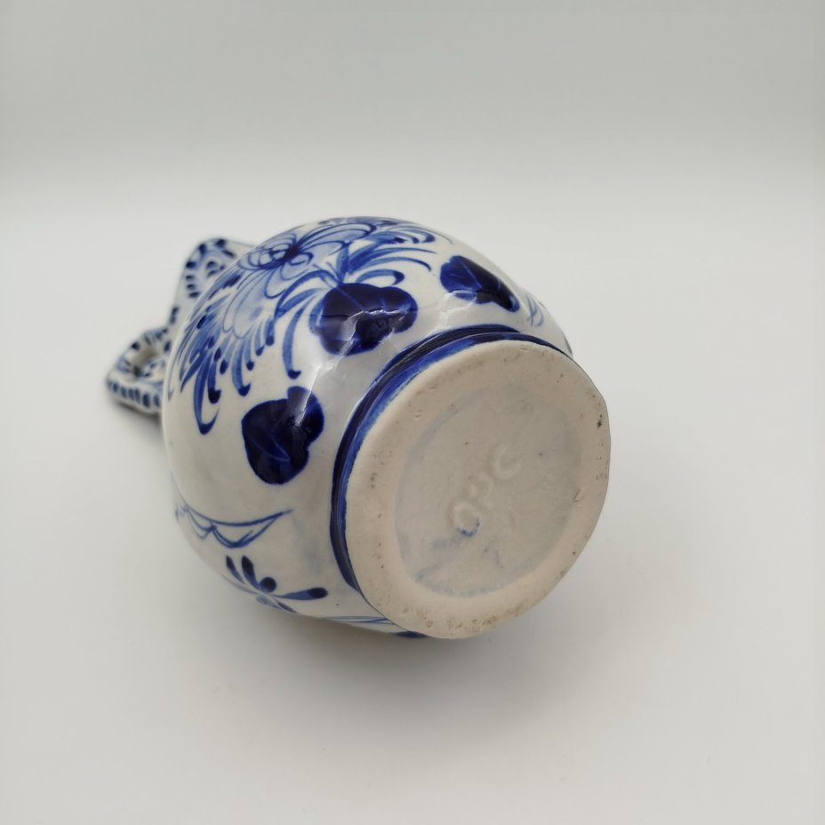 Кувшин с растительным декором "Linh Chi Dai Bo", фаянс, роспись, Вьетнам, 1980-1990 гг.