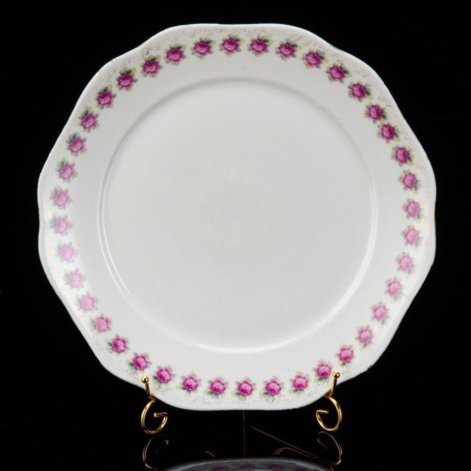 Блюдо с фигурным бортом и декором в виде роз, фарфор, деколь, золочение, Фарфоровый завод «Пролетарий» (Бронница, Мста), СССР, 1927-1930 гг.