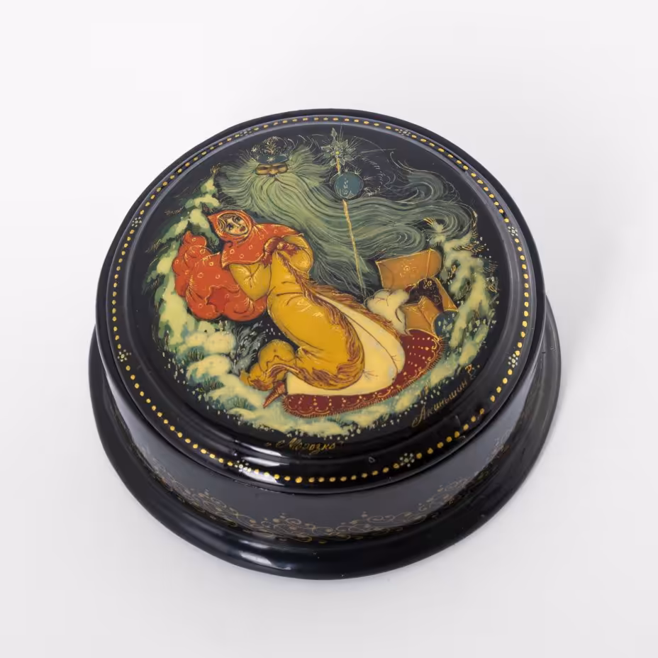 Шкатулка круглой формы "Морозко", худ. В. Акиньшин, №6716, Палех