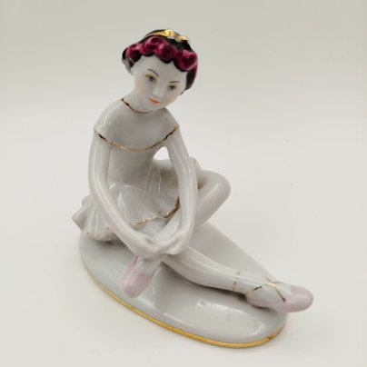 Статуэтка "Маленькая балерина" ("Машенька"), автор С.Б. Велихова, фарфор, роспись, золочение, Ленинградский фарфоровый завод (ЛФЗ), СССР, 1970-1986 гг.