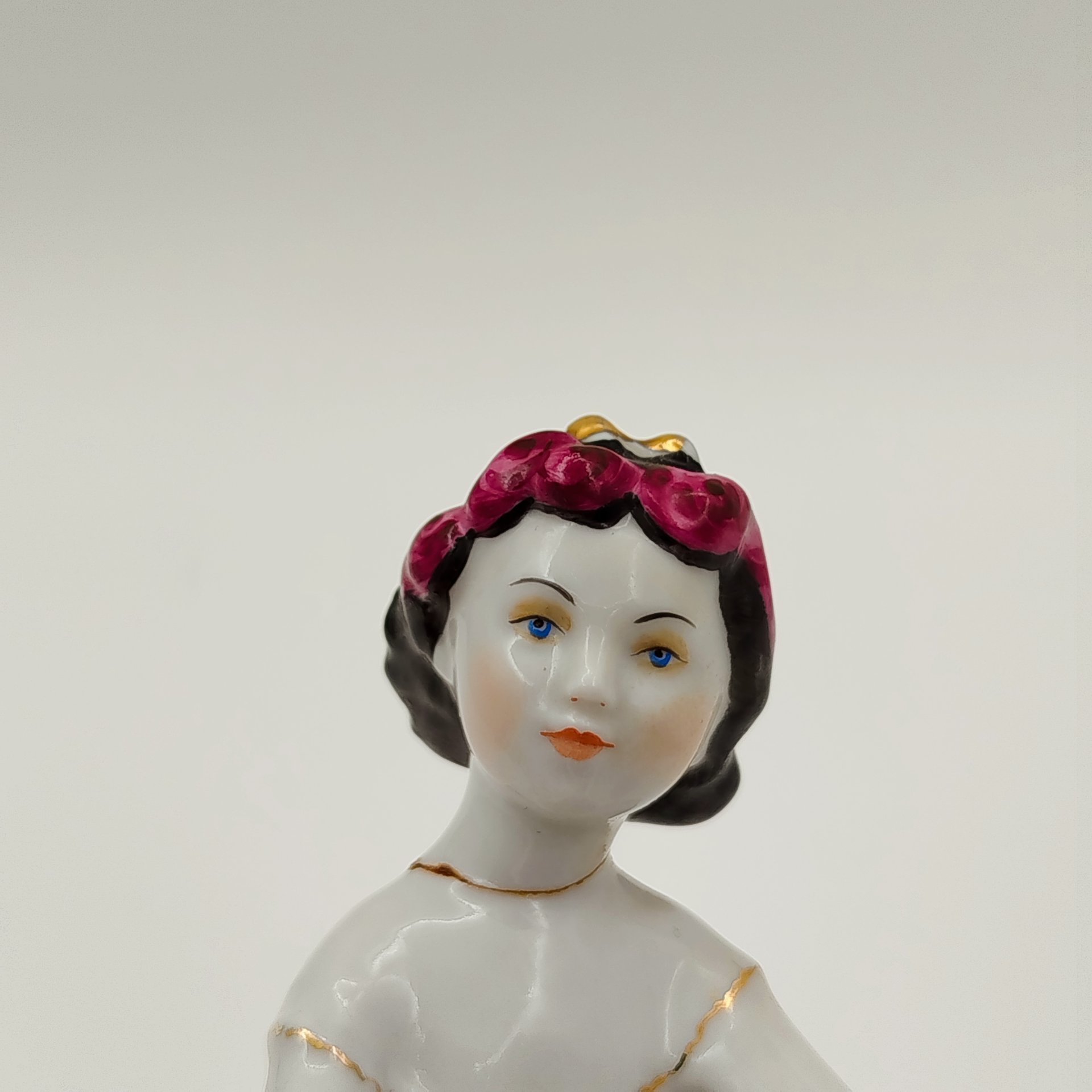 Статуэтка "Маленькая балерина" ("Машенька"), автор С.Б. Велихова, фарфор, роспись, золочение, Ленинградский фарфоровый завод (ЛФЗ), СССР, 1970-1986 гг.