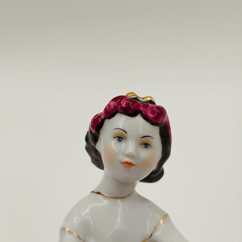 Статуэтка "Маленькая балерина" ("Машенька"), автор С.Б. Велихова, фарфор, роспись, золочение, Ленинградский фарфоровый завод (ЛФЗ), СССР, 1970-1986 гг.