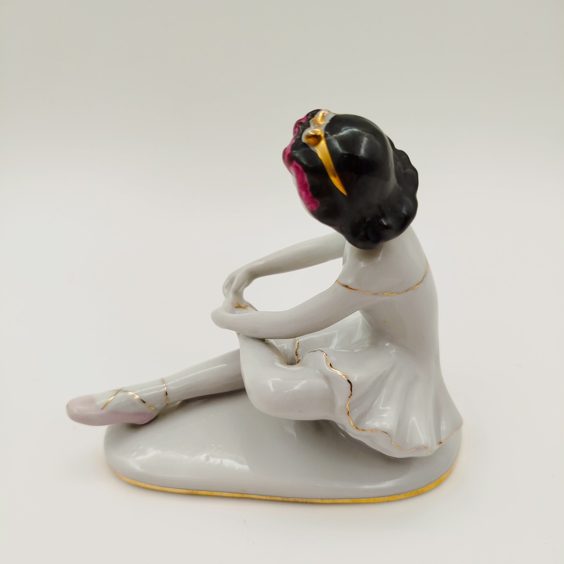 Статуэтка "Маленькая балерина" ("Машенька"), автор С.Б. Велихова, фарфор, роспись, золочение, Ленинградский фарфоровый завод (ЛФЗ), СССР, 1970-1986 гг.