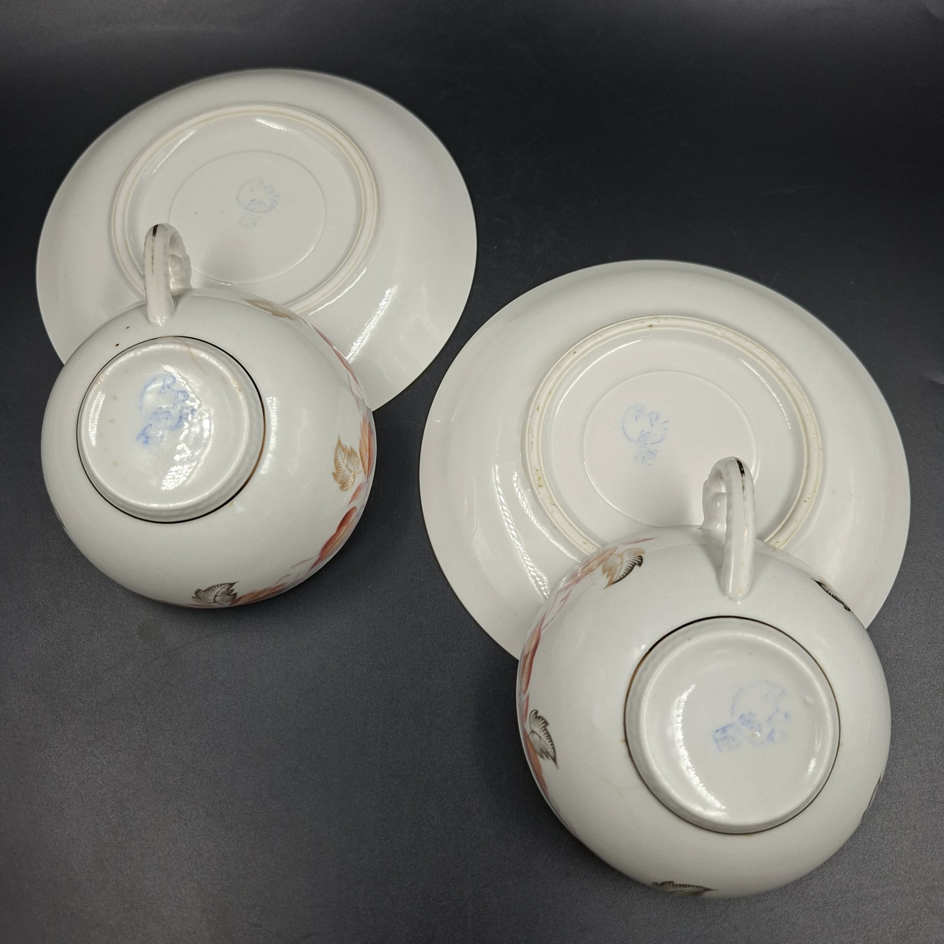 Набор из двух чайных пар с декором в виде осенних листьев (с дефектами), фарфор, роспись, золочение, Рижский фарфорово-фаянсовый завод, СССР, 1953-1962 гг.