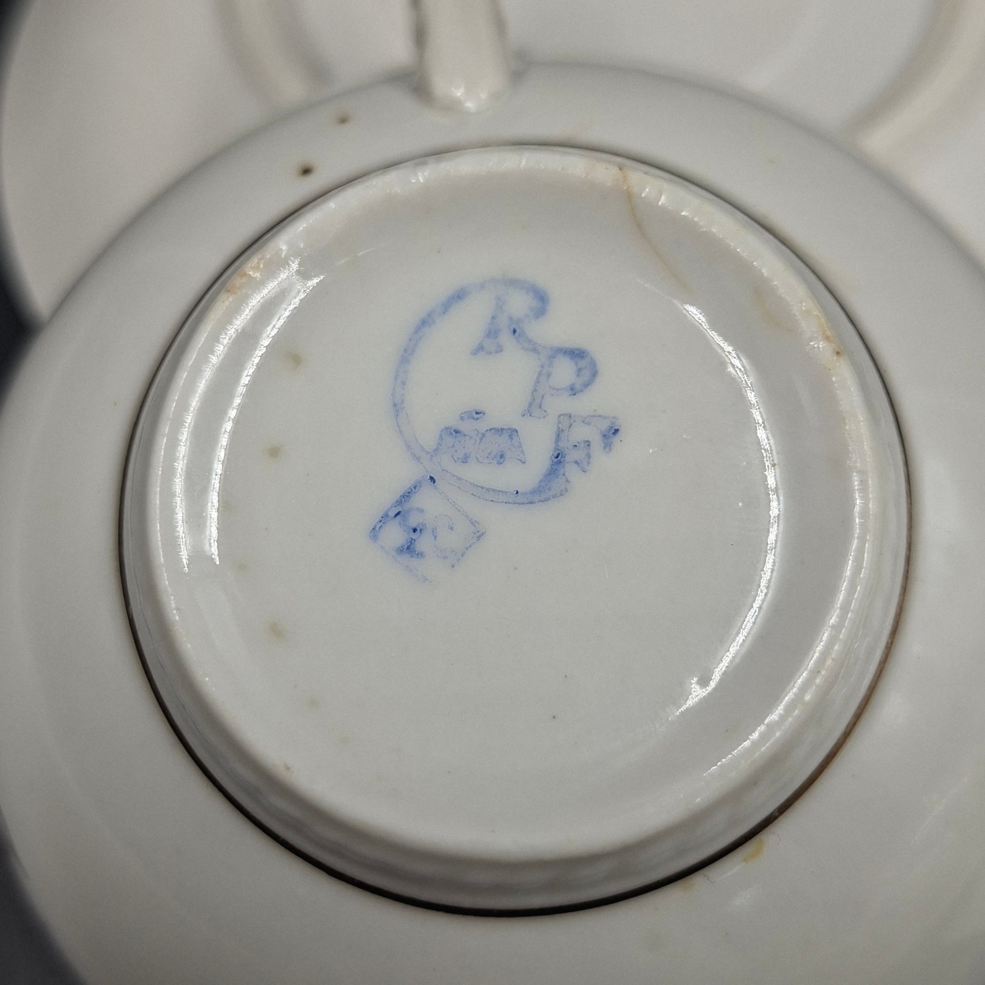 Набор из двух чайных пар с декором в виде осенних листьев (с дефектами), фарфор, роспись, золочение, Рижский фарфорово-фаянсовый завод, СССР, 1953-1962 гг.