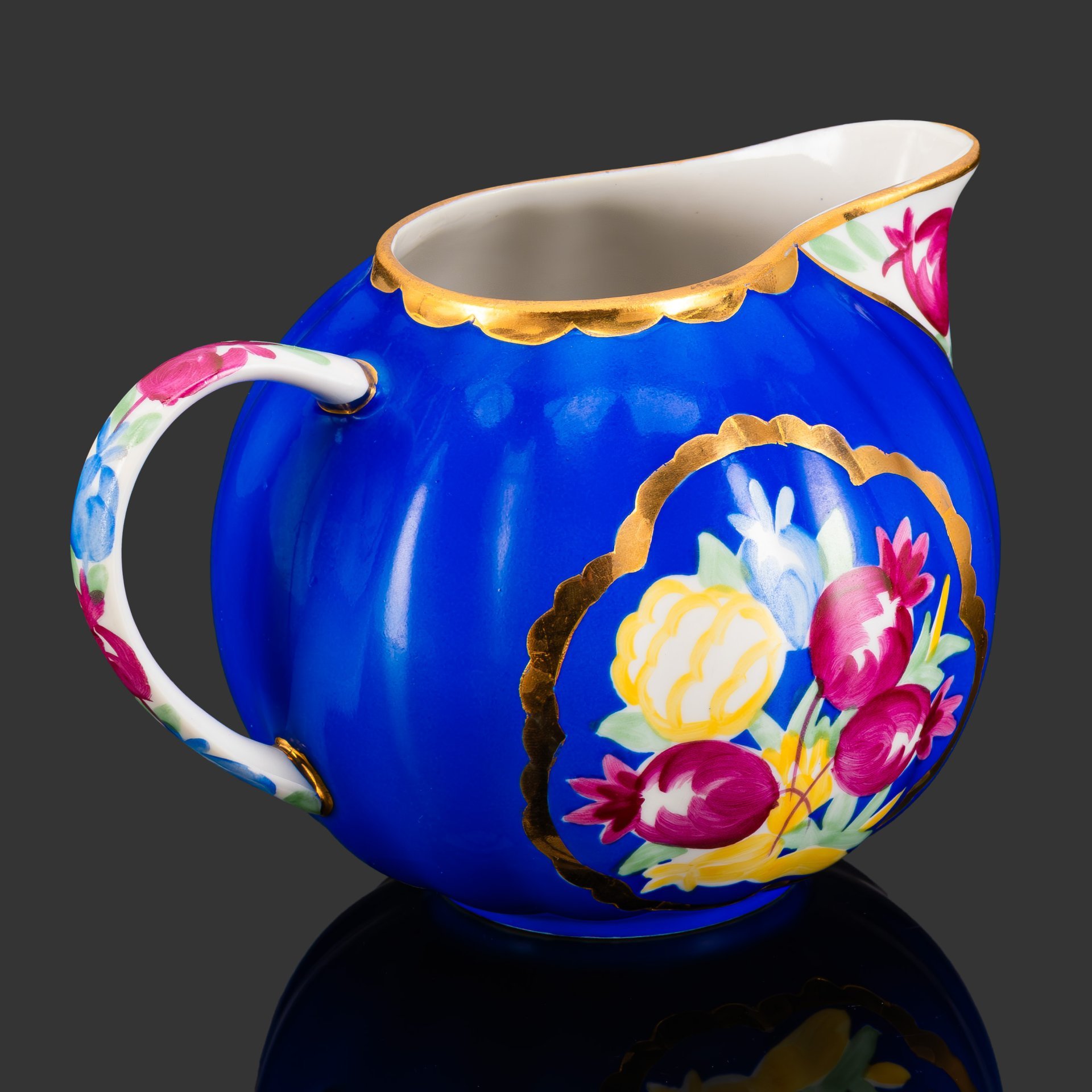 Молочник из сервиза "Красавица", автор росписи Леонов П.В.