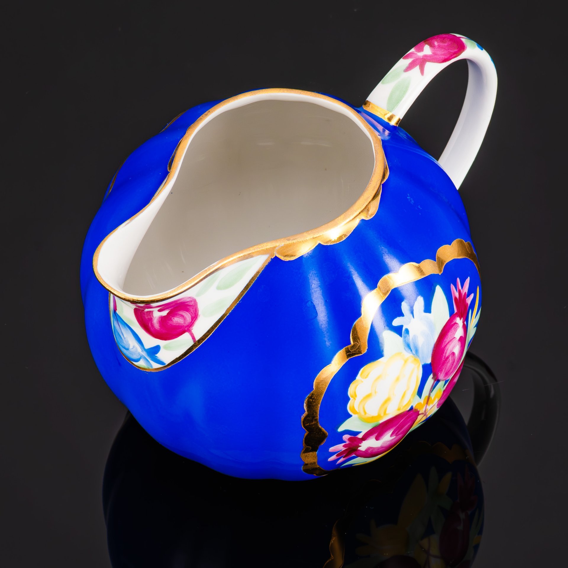 Молочник из сервиза "Красавица", автор росписи Леонов П.В.