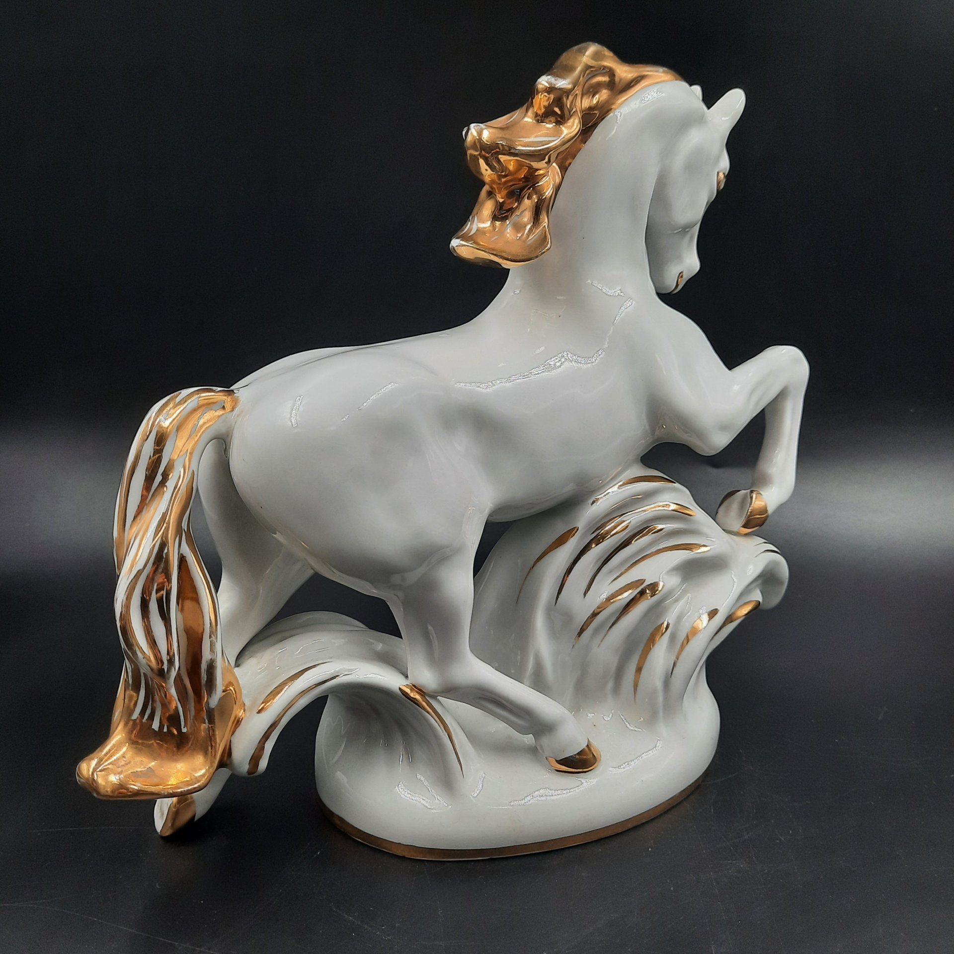 Статуэтка "Конь-огонь", автор формы И.С. Ефимов, фарфор, золочение, Ленинградский фарфоровый завод (ЛФЗ), СССР, 1960-1970 гг.
