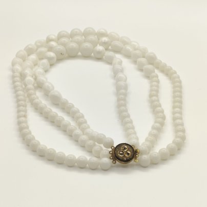 Ожерелье винтажное, состоящее из трех нитей с бусинами разного размера и формы