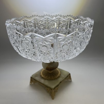 Ваза для десертов  (конфетница/фруктовница) в виде чаши на каменном основании