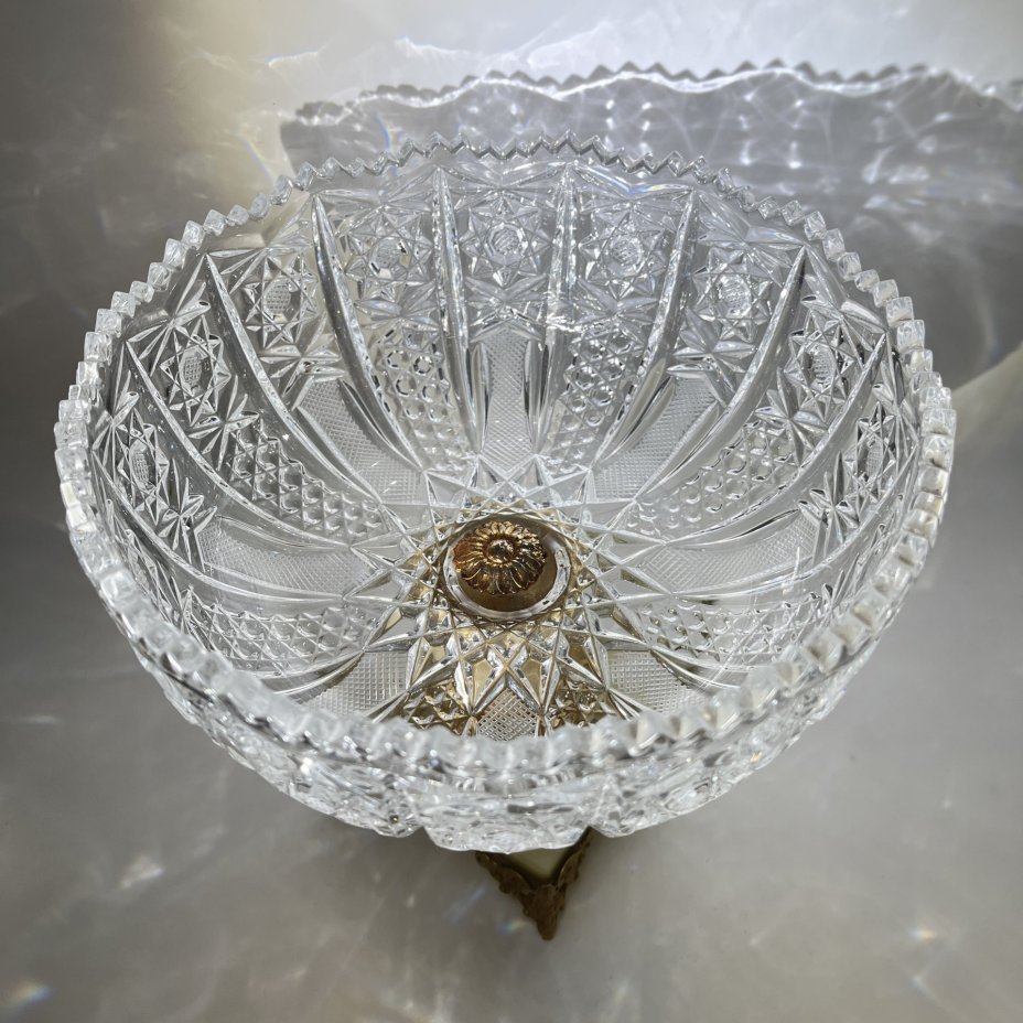 Ваза для десертов  (конфетница/фруктовница) в виде чаши на каменном основании