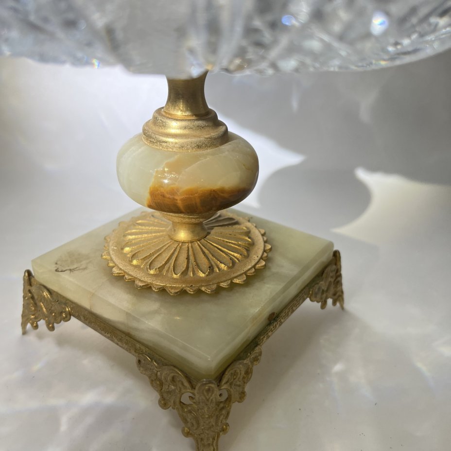 Ваза для десертов  (конфетница/фруктовница) в виде чаши на каменном основании