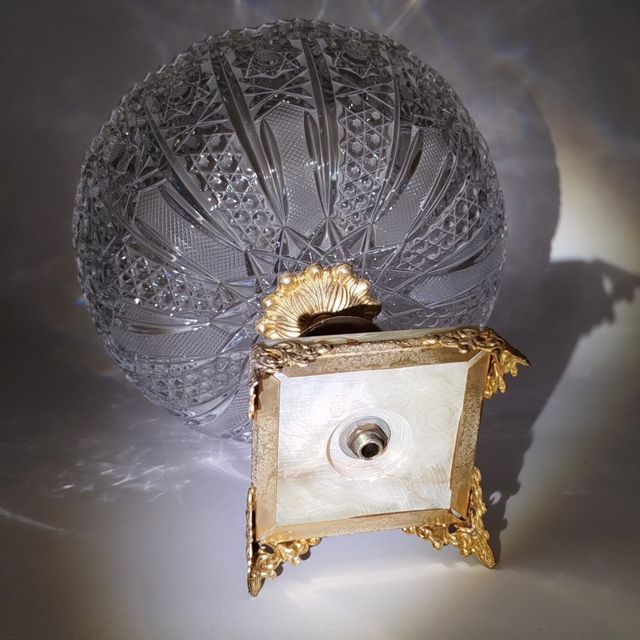 Ваза для десертов  (конфетница/фруктовница) в виде чаши на каменном основании