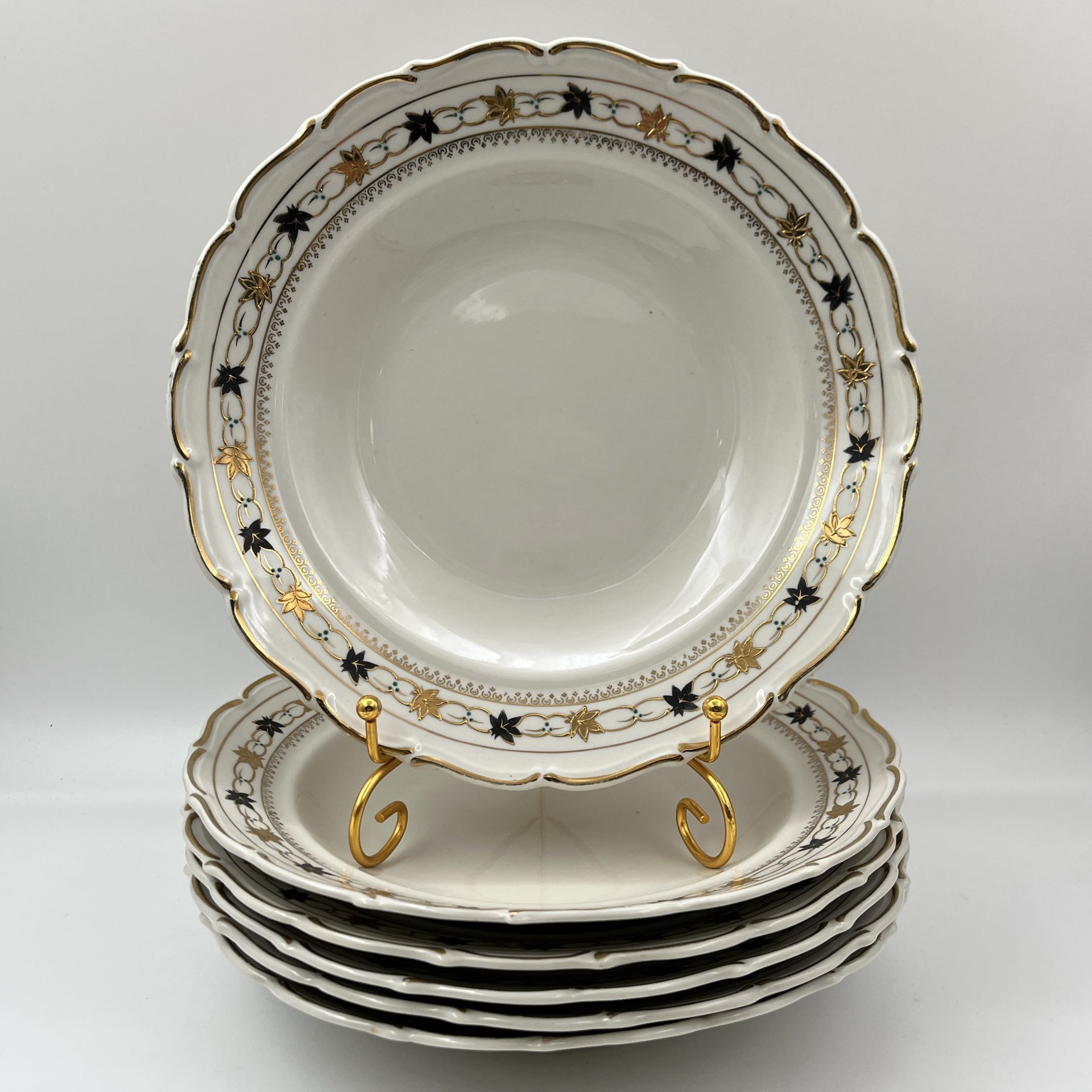 Набор суповых тарелок на 6 персон с растительным декором на канте, фарфор, роспись, золочение, Коростенский фарфоровый завод (КФЗ), СССР, 1955-1962 гг.
